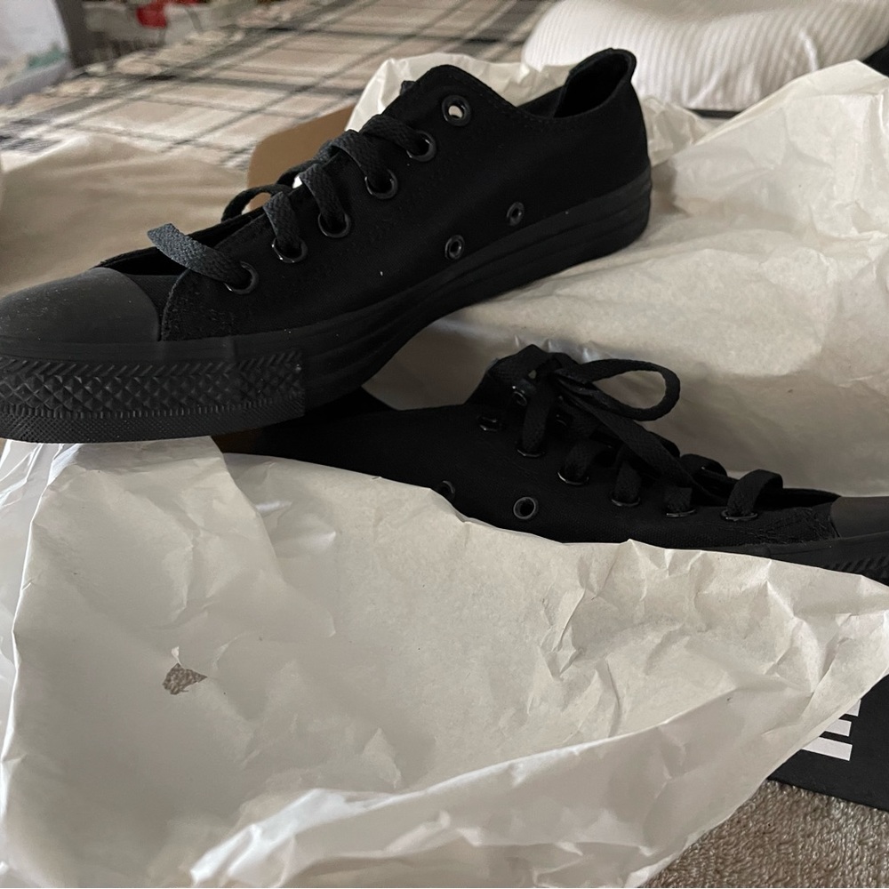 SIZE 9 BLACK CONVERSE